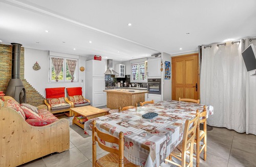 Meolans-Revel Ski Chalet | Chalet 'Les Chalets' with Mountain View, Shared Terrace and Private Garden