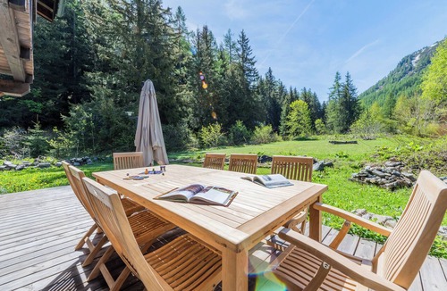 Vallorcine Ski Chalet | Chalet Montet Forest River Garden Lodge, Vallorcine (Argentiere), France