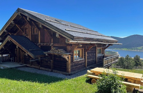 Les Angles Ski Chalet | Chalet Marthe 260m2, lake view, 5 stars. Chairlift 300m, center 10mn walk.