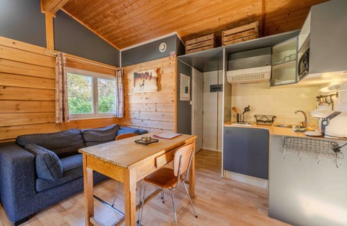 Roquefeuil Ski Chalet | Chalet 'Montana 2- 4pers' with Mountain View and Wi-Fi