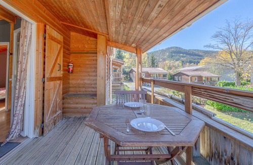 Roquefeuil Ski Chalet | Chalet 'Montana 4 4pers' with Mountain View, Shared Pool and Wi-Fi
