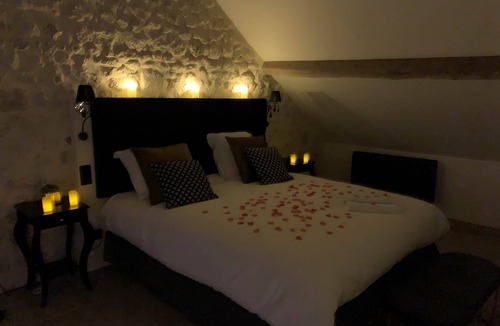 Treuzy-Levelay House | Chambre Baroque Avec Jacuzzi Privatif Sous les Poutres