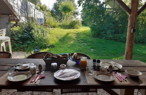 Grandrupt-de-Bains Bed & Breakfast | Chambre Bleue confortable à la ferme avec petit-déjeuner - FR-1-589-748