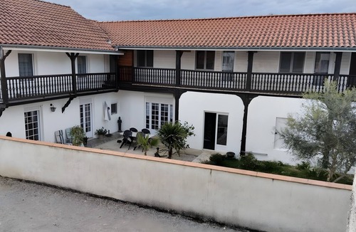 Maubourguet Bed & Breakfast | Chambre Bleue Guest Room with Shared Garden, Wi-Fi and Air Conditioning