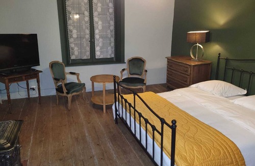 Monthureux-sur-Saone Bed & Breakfast | Chambre d'hôtes des Marchands in an old village hotel dating from 1934