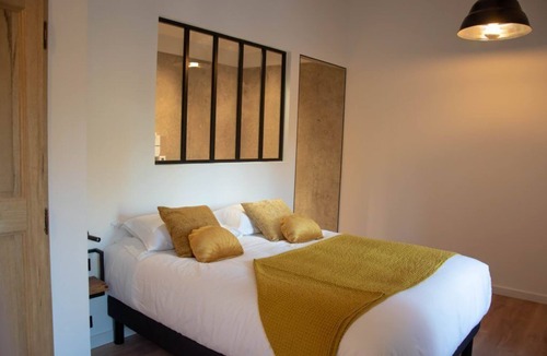 La Cadiere-d'Azur Bed & Breakfast | Chambre d'hôtes with swimming pool, jacuzzi, sauna and working in the vineyards