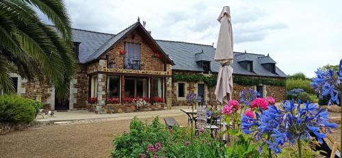 Ploezal Bed & Breakfast | Chambre d'hote La Palmeraie
