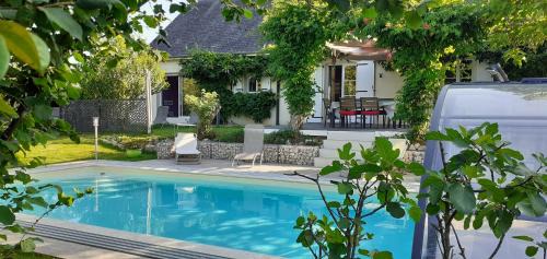 Monteaux Bed & Breakfast | CHAMBRE D'HOTES AVEC VENTILATEUR AU PLAFOND piscine chauffée et couverte, SPA, sauna