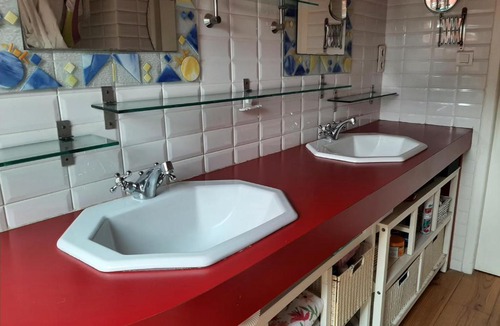 Verlhac-Tescou Bed & Breakfast | chambre deux personnes, lit pour Bébé