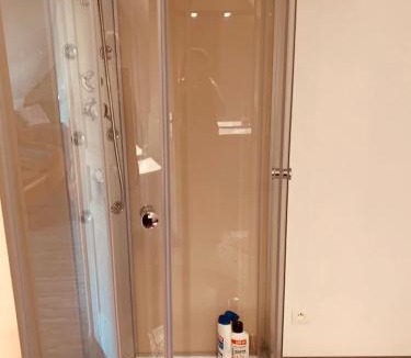 Marcilly-sur-Seine House | CHAMBRE et JARDIN Village au bord de l eau Cour et Garage privés