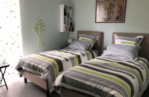 Villers-les-Nancy Apartment | Chambre et Pièce de vie Indépendantes en rez de Jardin . Proche Nancy-thermal