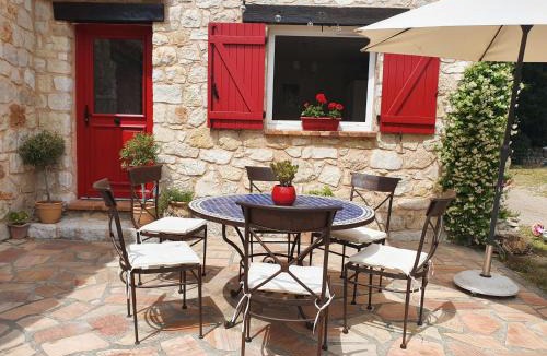 Saint-Cezaire-sur-Siagne House | Chambre d'Hôtes "Au Clos des Redonnets" avec Piscine