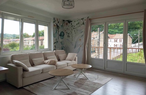 Joeuf Bed & Breakfast | Chambre Jessy 20m² - 2 bathrooms - Balcony - WIFI - Parking