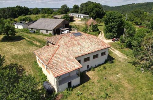 Aurignac Bed & Breakfast | Chambre KIKO - Vue sur jardin et montagne AURIGNAC