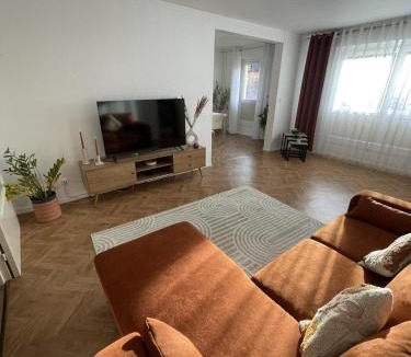 Vandoeuvre-les-Nancy House | Chambre privée bambou cosy et lumineuse