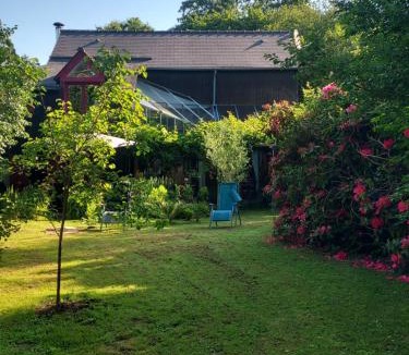 Pleurtuit House | "Chambres d'Hôtes" Bord de Rance Au Rez-de-Jardin de la "Villa Cyrano"