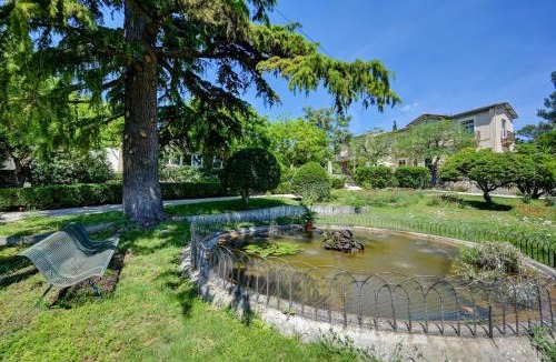 Les 3 Ponts Bed & Breakfast | Chambres d'hôtes - Nîmes - Villa des roses