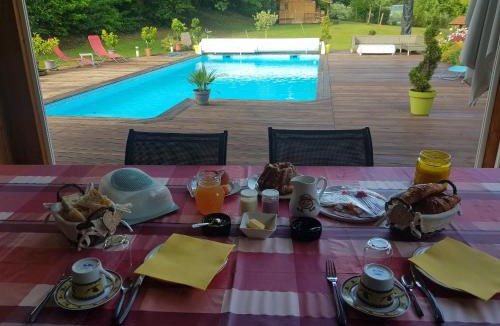 Anould Bed & Breakfast | Chambres de charme avec jacuzzi, hammam et piscine, au cœur de la nature près de Gérardmer - FR-1-589-489