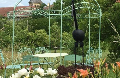 Watronville Bed & Breakfast | Chambres spacieuses avec salle d'eau, salon cheminée, jardin détente - Lorraine - FR-1-585-143
