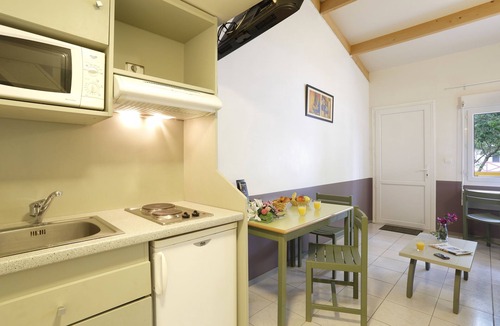 Merville Apartment | Charmant studio proche de l’aéroport avec clim