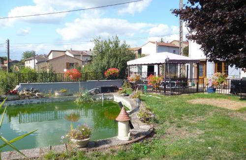 Xivry-Circourt Bed & Breakfast | Charmante Chambre avec Salle d'eau Privative et Salon Commun, Proche Belgique et Luxembourg - FR-1-584-327