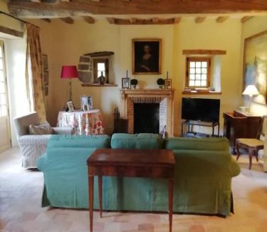 Ploubezre House | charmante longère sur domaine de Kerguéréon