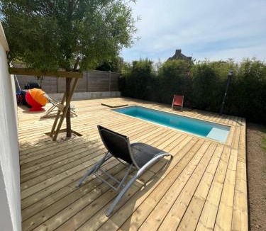 Ploubalay House | Charmante maison avec piscine chauffée - 2km des plages