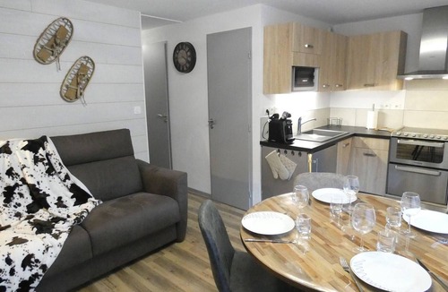 Vignec Apartment | Charming 2-Bedroom Apt with Balcony, Mountain Views, WiFi, Parking & Baby Gear in St Lary Soulan