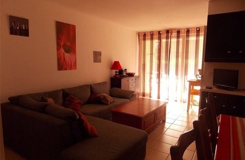Montauban-de-Luchon Apartment | Charming 2-Room with Garden, Near Luchon, Sleeps 6, Pets Welcome, Private Parking