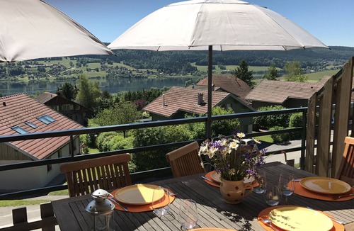Les Grangettes Apartment | Charming apartment on Lake Saint-Point