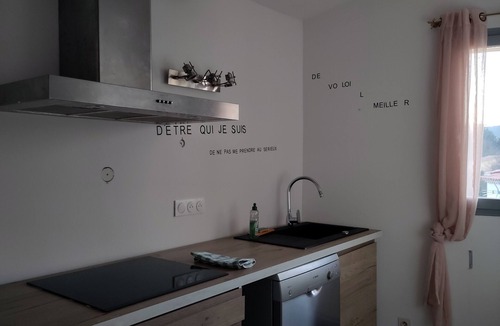 Nans-les-Pins Apartment | Charming apartment in the heart of a typical Provence village
