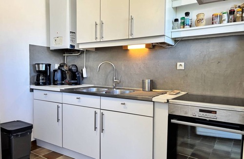 Hyeres City Centre Apartment | Charming apartment with parking - 4 guests