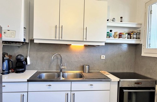 Hyeres City Centre Apartment | Charming apartment with parking - 4 guests