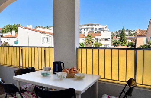 Hyeres City Centre Apartment | Charming apartment with parking - 4 guests