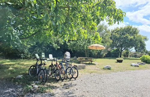 Pordic House | Charming Breton house near the beach, 300 meters from the GR34 trail. Large, shaded garden.