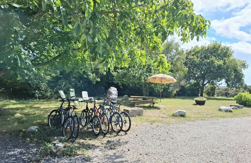 Pordic House | Charming Breton house near the beach, 300 meters from the GR34 trail. Large, shaded garden.
