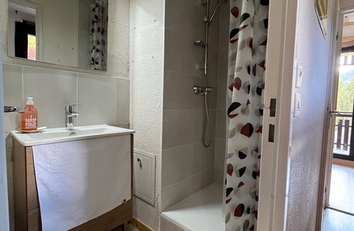Allos Apartment | Charming, cosy T2 apartment - at the foot of the slopes & 2 balconies with view