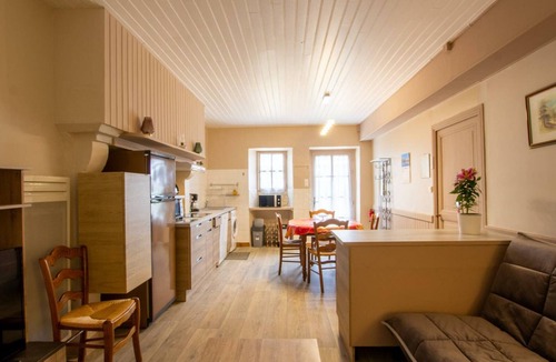 Cornille Cottage | Charming Farmhouse Retreat with Modern Amenities, Near Périgueux and Nature Trails