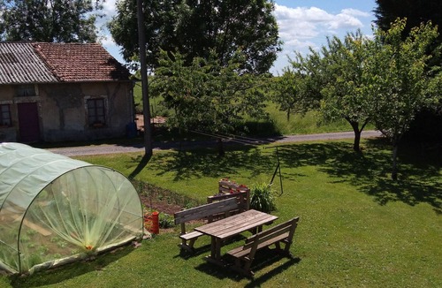 Nonville Cottage | Charming Farmhouse Retreat near Vittel – Cozy Interiors, Fireplace, Farm Animals & Garden Access