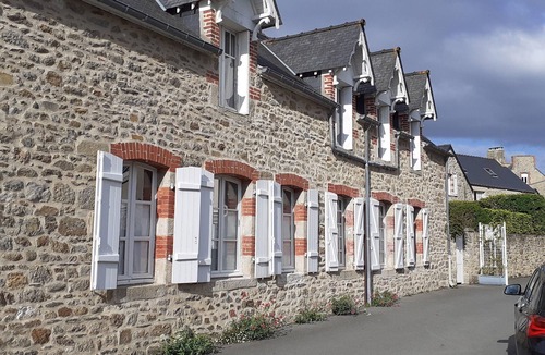 Saint-Jacut-de-la-Mer House | Charming house 5 minutes walk from beaches and shops; enclosed garden