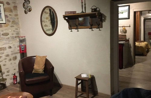 Oloron-Sainte-Marie House | CHARMING GARDEN COTTAGE unobstructed view of the Pyrenees. WHEELCHAIR FRIENDLY.