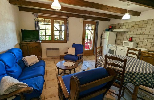Aingeville Cottage | Charming Garden-View Apartment in Aingeville, Near Vittel and Contrexéville - Family Friendly