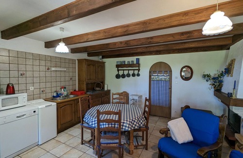 Aingeville Cottage | Charming Garden-View Apartment in Aingeville, Near Vittel and Contrexéville - Family Friendly