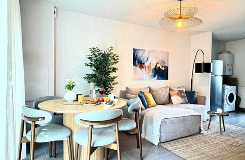 Tournefeuille House | Charming House in Tournefeuille Parking