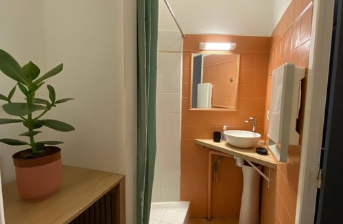 Faubourg Apartment | Charming, newly renovated apartment in a beautiful neighborhood of Nîmes