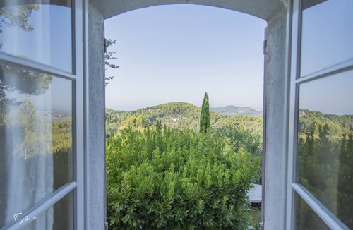 Le Beausset House | Charming Provencal farmhouse with panoramic view of the sea and vines + pool
