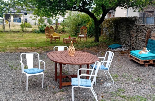 Dognen House | Charming, renovated Béarn-style house between the Pyrenees and the ocean (sleeps 4 to 6).