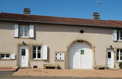 Lironcourt Cottage | Charming Riverside Cottage with Modern Amenities & Scenic Views - 28 Rue du Charmont, Lironcourt