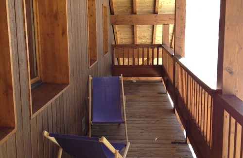 Oz-en-Oisans Ski Chalet | Charming Ski-In-Ski-Out Chalet (sleeps 10 in 5 bedrooms)