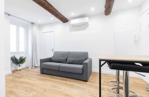 Riquier Apartment | Charming small one-bedroom apartment in the old town